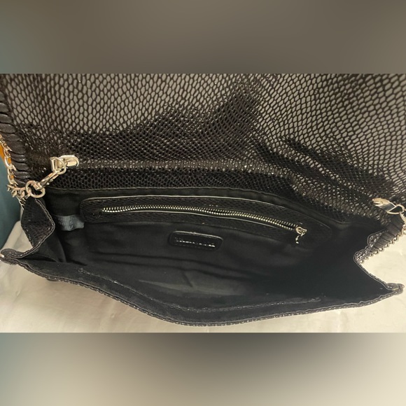 Snakeskin clutch with silver hardware, removable strap, snap closure - Picture 4 of 4